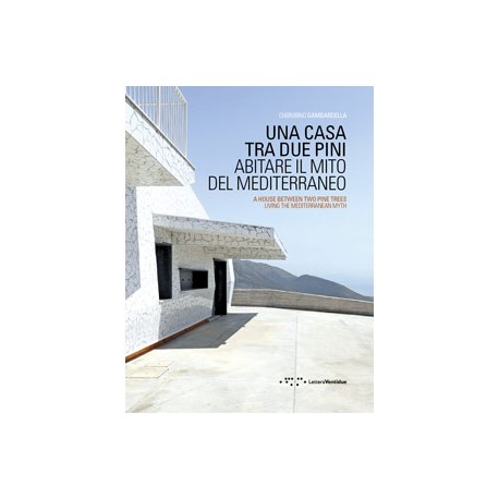 Una casa tra due pini A house between two pine trees - living the mediterranean myth